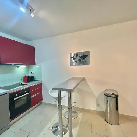Vieux Port One Bedroom A13 Apartment *